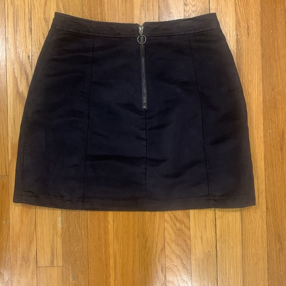 Old Navy Black Mini Skirt w/ Zipper and Pockets, Size 6 - Picture 2 of 5